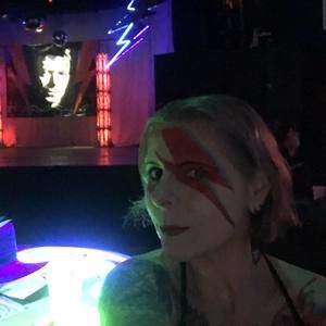 Meet your Posher, Elizabeth